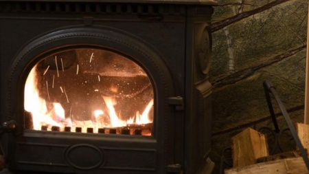 Entretien de po&ecirc;le &agrave; bois : astuces d'experts pour un chauffage efficace